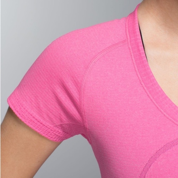 Lululemon Swiftly Tech Short Sleeve v neck
Heathered Pow Pink Light - Picture 4 of 10